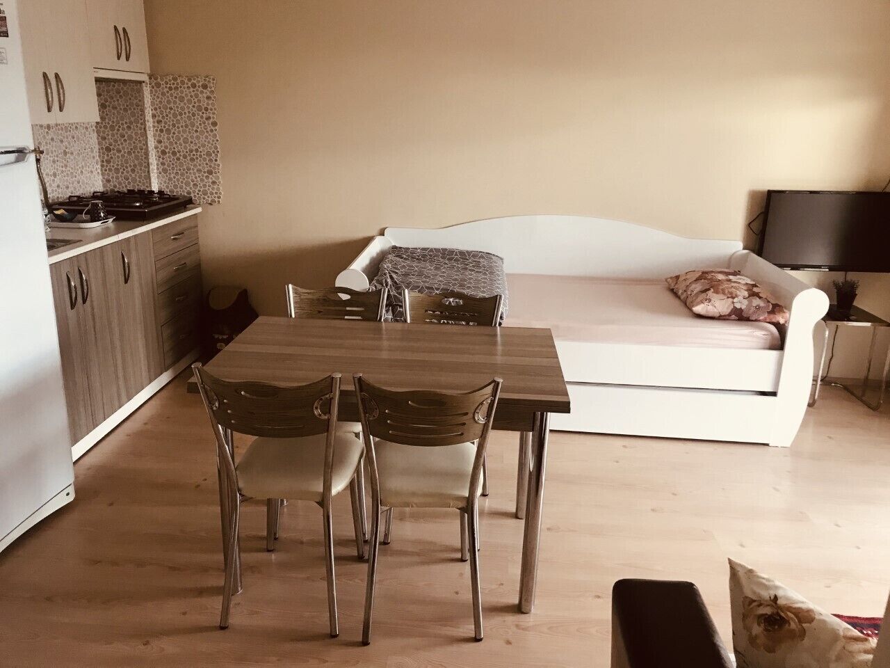 55-cm lcd tv with satellite channels, tv