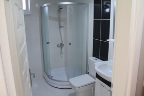 Buồng tắm vòi sen, đồ dùng nhà tắm miễn phí, máy sấy tóc 