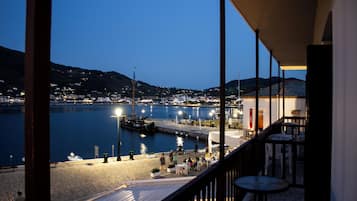 Minibar, wifi gratis y ropa de cama
