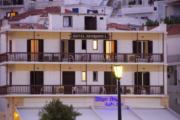 A hotel named 'Hotel Georgios L.' with a balcony on the second floor. - Georgios L (Skopelos)