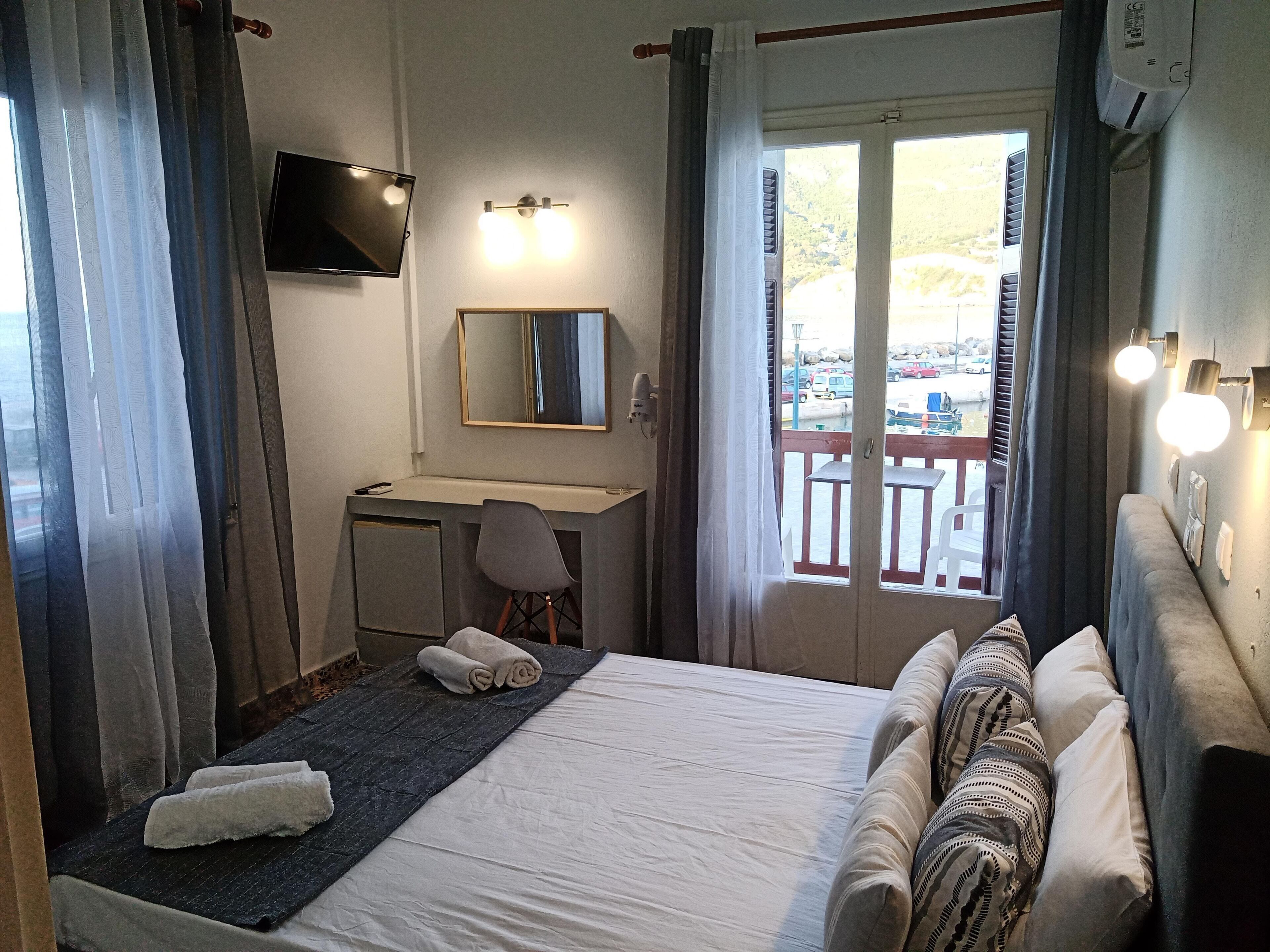 Quarto casal luxo | Frigobar, Wi-Fi de cortesia, roupa de cama