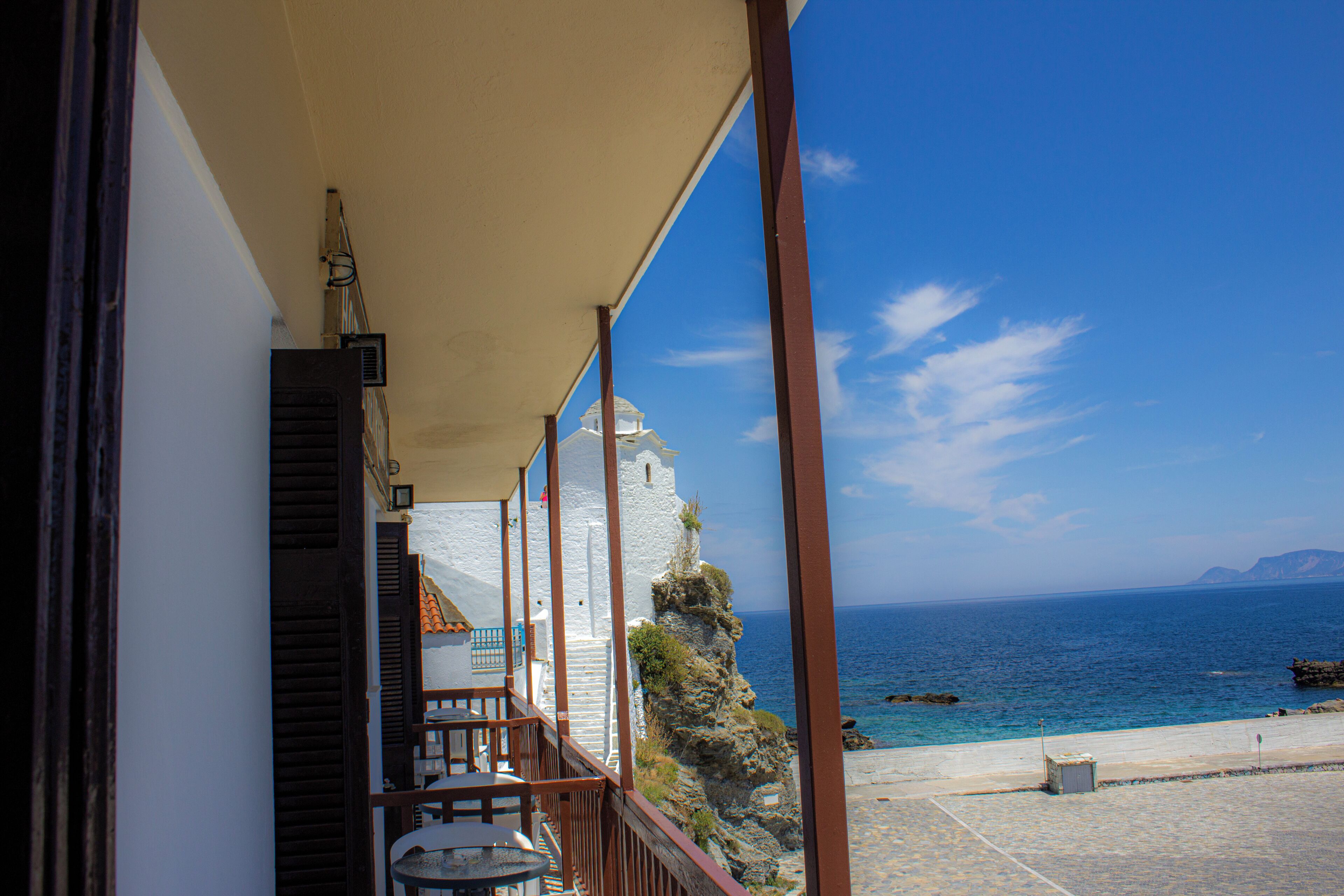 Minibar, wifi gratis y ropa de cama 