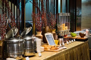 Daily buffet breakfast for a fee - Swisstouches Guangzhou Hotel Residences (Guangzhou)