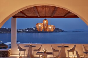 2 restaurantes, cocina mediterránea
