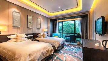 Deluxe Room | Desk, blackout curtains, free cots/infant beds, free WiFi