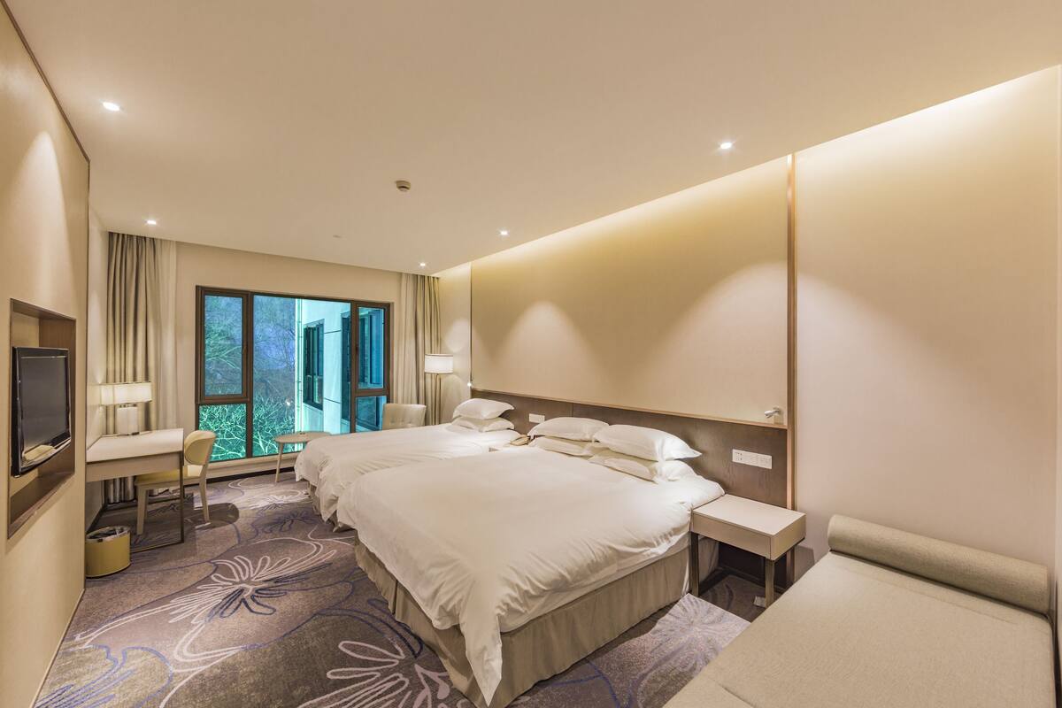 Family Room | Desk, blackout curtains, free cots/infant beds, free WiFi