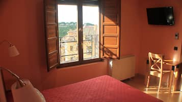 Habitación doble superior (Burdeos) | Cortinas opacas, sistema de insonorización, camas supletorias