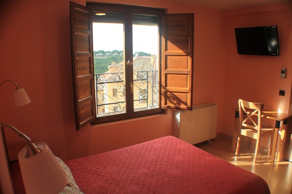 スーペリア ダブルルーム (Burdeos) | 遮光カーテン、防音設備、可動式ベッド、WiFi (無料)