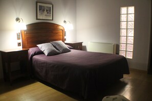 Superior Double Room (morada) | Blackout curtains, soundproofing, rollaway beds, free WiFi
