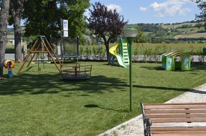 Zona de jocs infantil: a l'aire lliure
