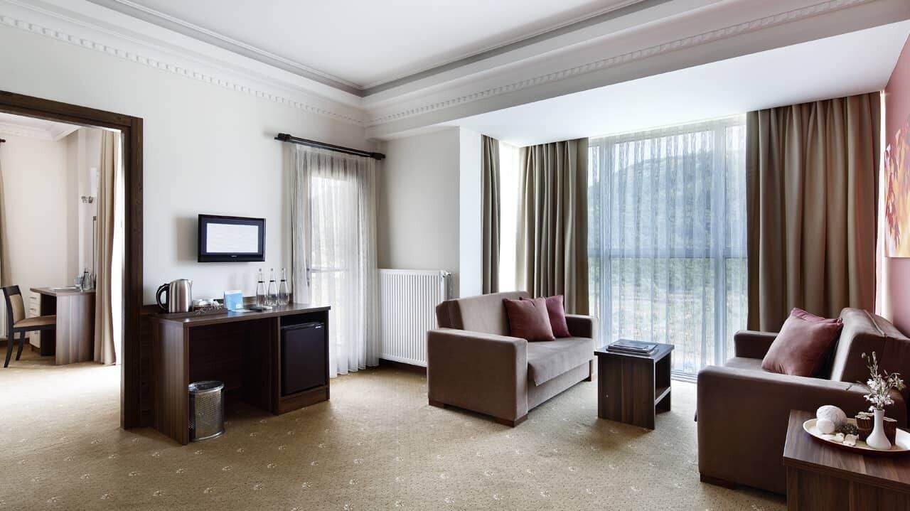 In-room safe, WiFi (free)