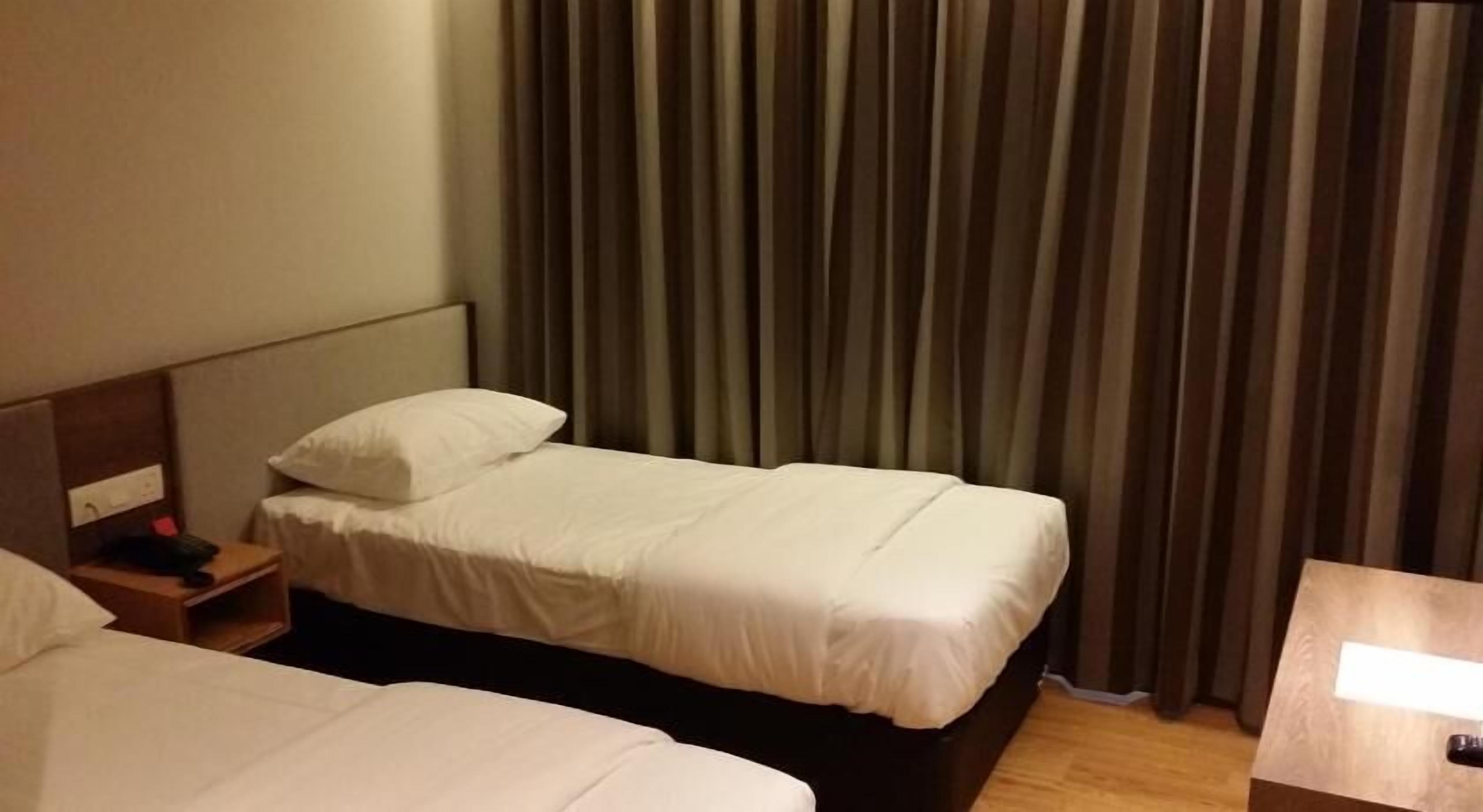 Desk, laptop workspace, iron/ironing board, free WiFi