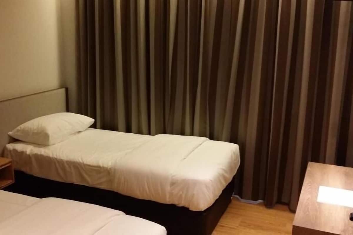 Desk, laptop workspace, iron/ironing board, free WiFi