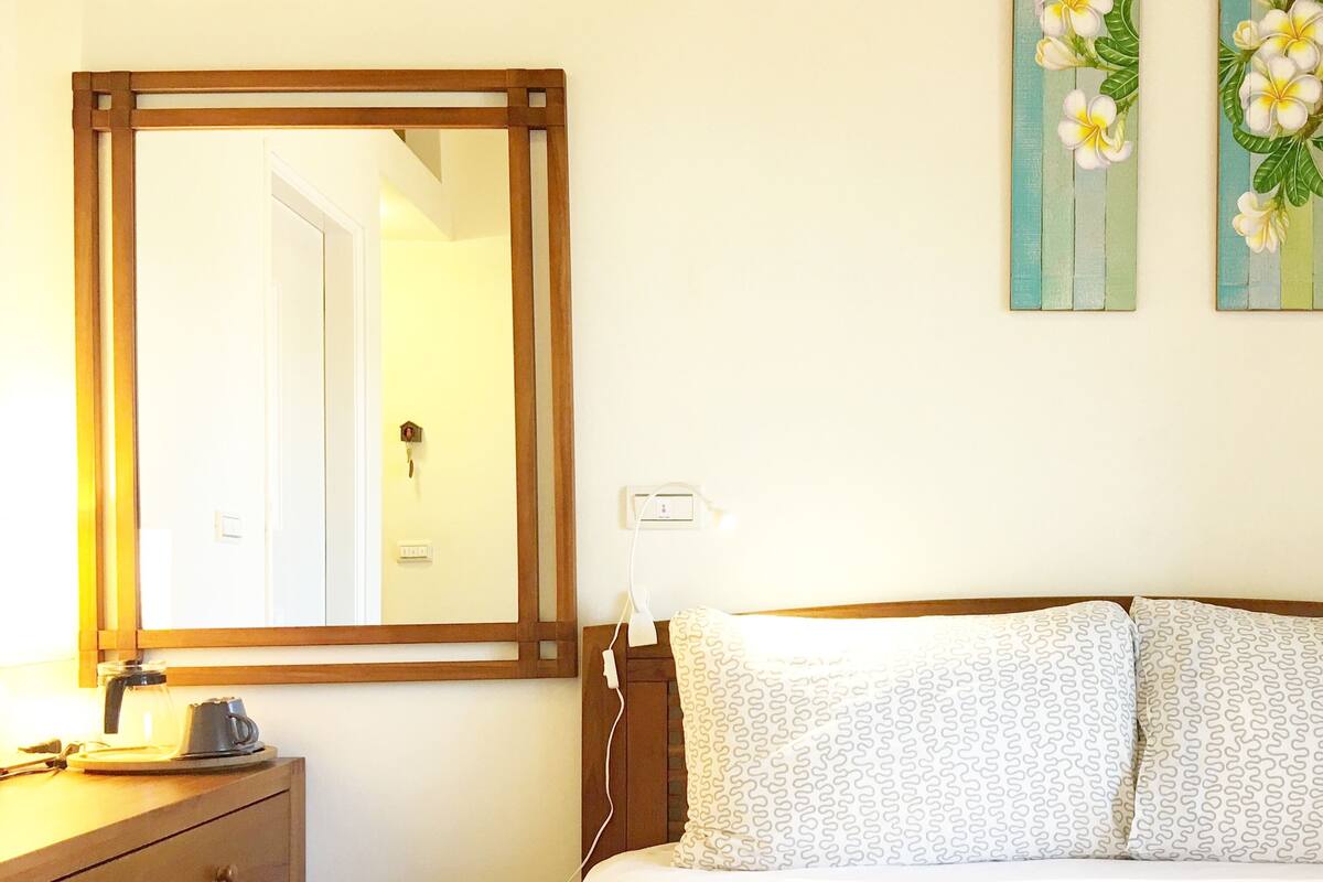 Chambre Double Confort, 1 chambre | Literie de qualité supérieure, rideaux occultants, Wi-Fi gratuit