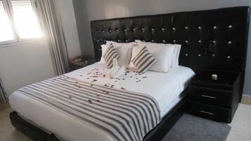 Apartment | 2 bedrooms, premium bedding, blackout curtains, free WiFi