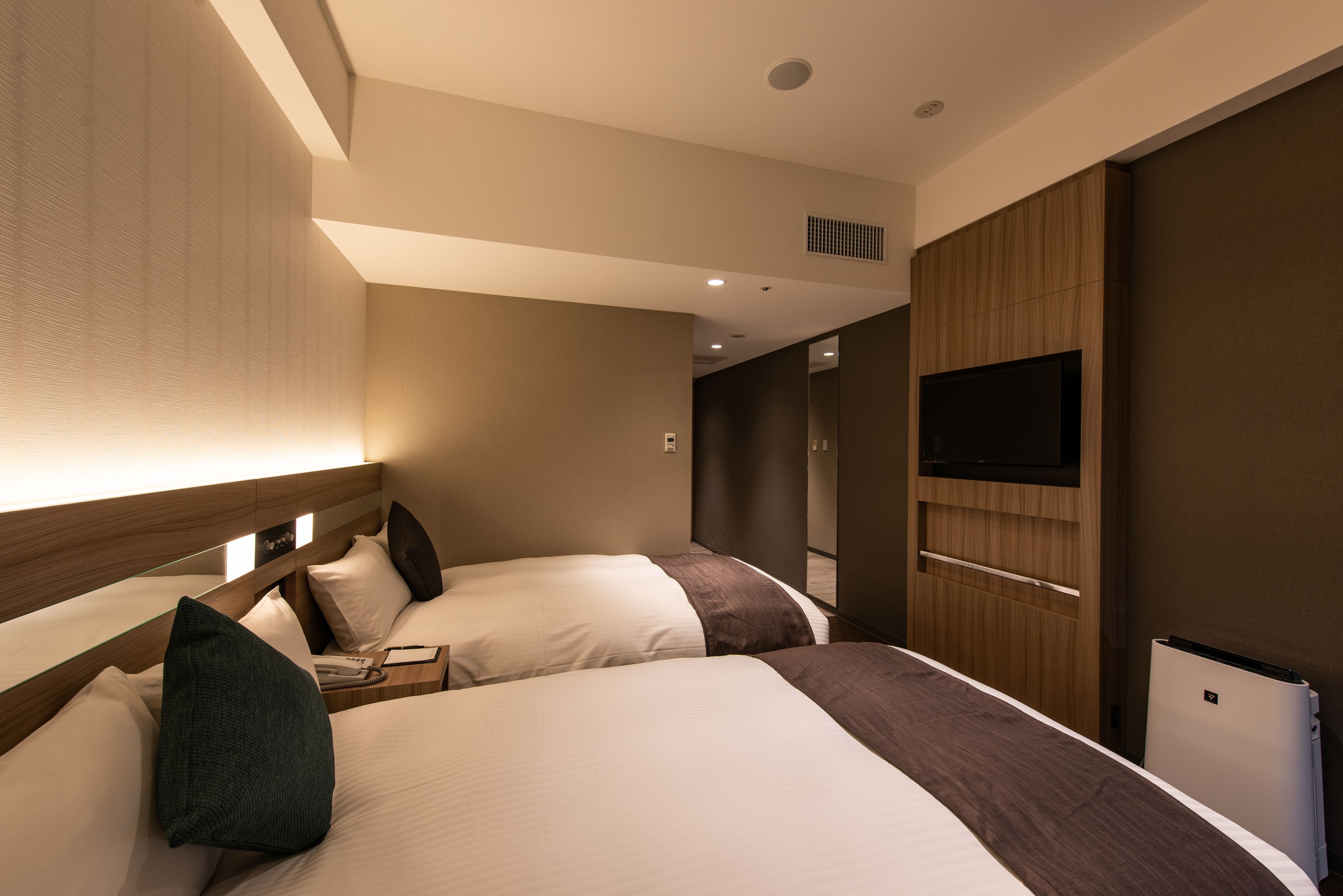 superior twin room, non smoking | desk, laptop workspace, soundproofing, free wifi