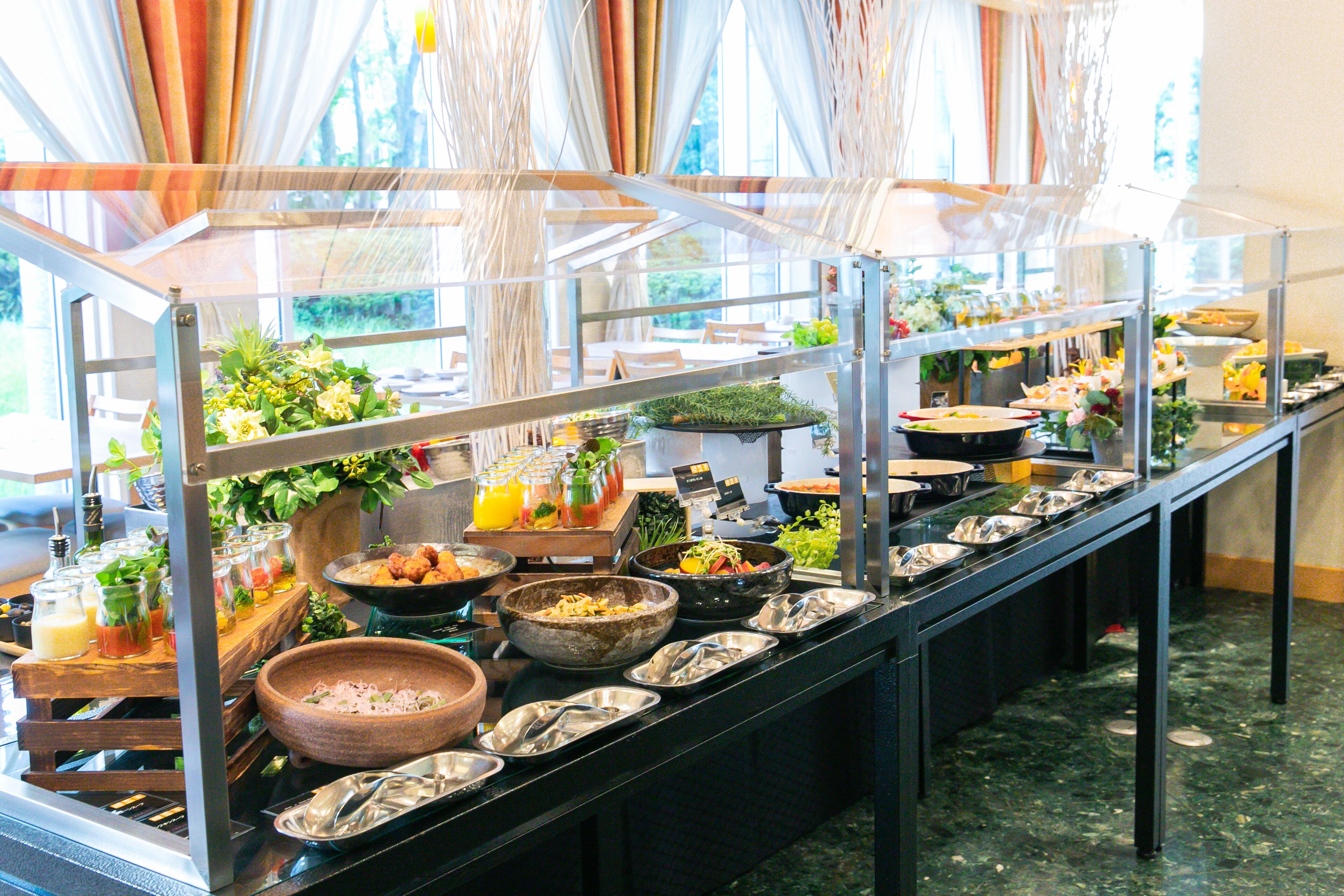 daily buffet breakfast (jpy 2200 per person)