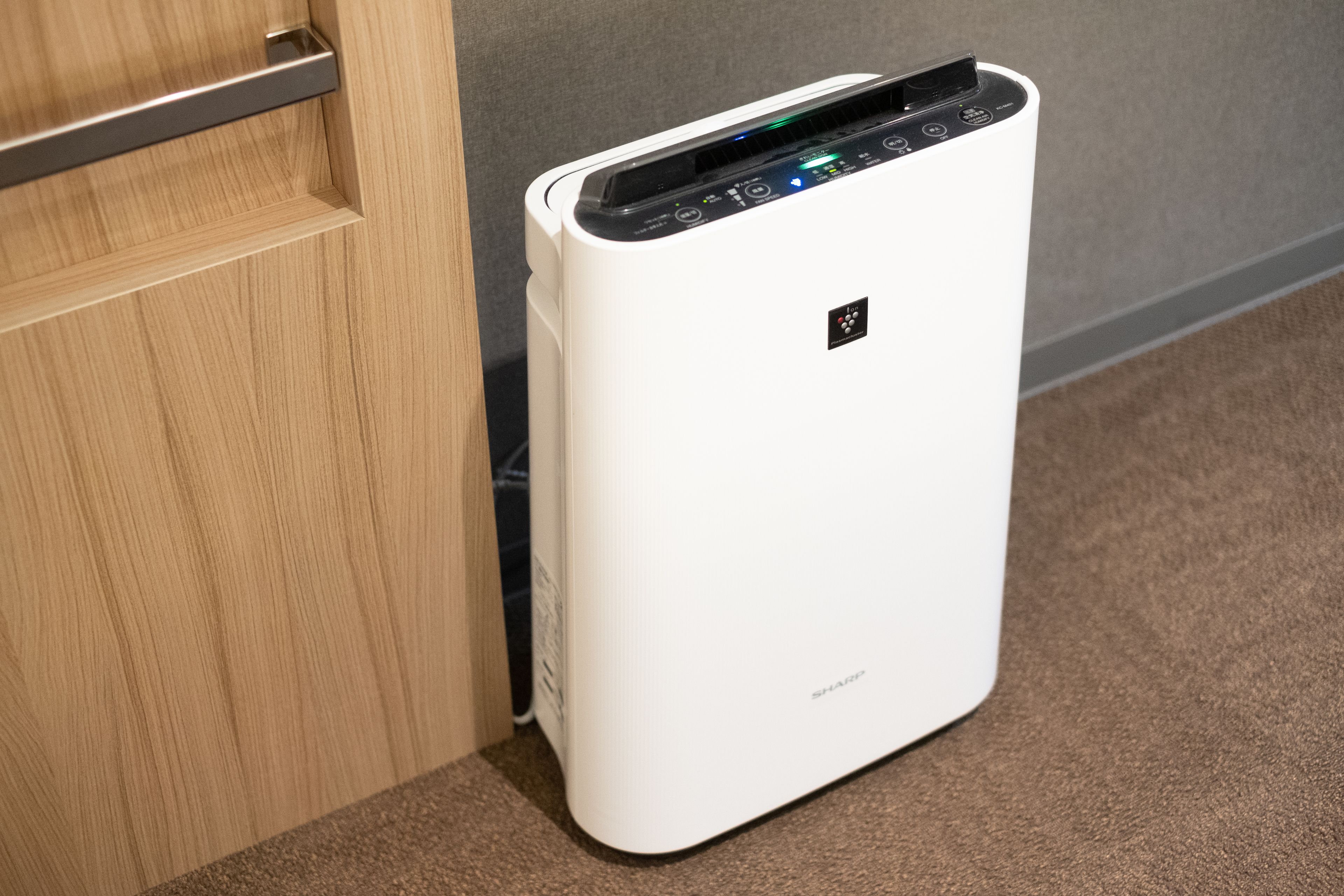 desk, laptop workspace, soundproofing, free wifi