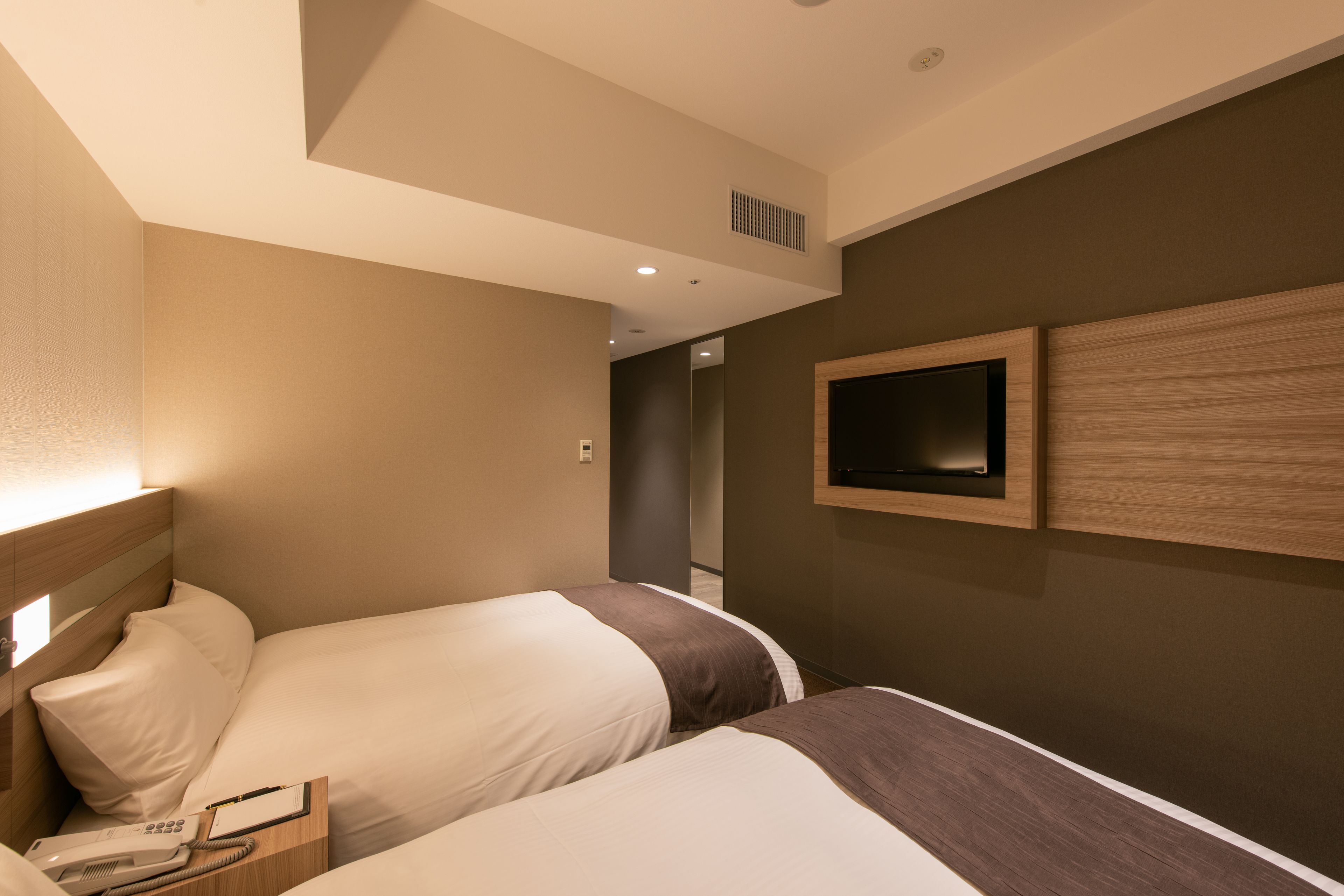 twin room, non smoking | desk, laptop workspace, soundproofing, free wifi