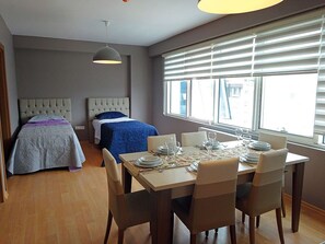 Appartement, 1 chambre | Aire de séjour | Téléviseur ACL