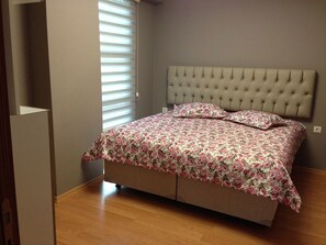 Appartement, 1 chambre | 1 chambre, bureau, système d’insonorisation, fer et planche à repasser