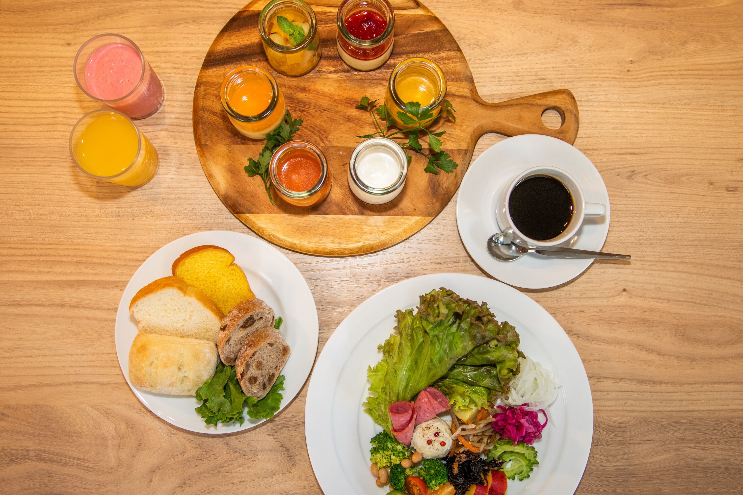 daily buffet breakfast (jpy 1200 per person)