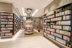Library - Quintessa Hotel Osaka Shinsaibashi Comic&Books (Osaka)