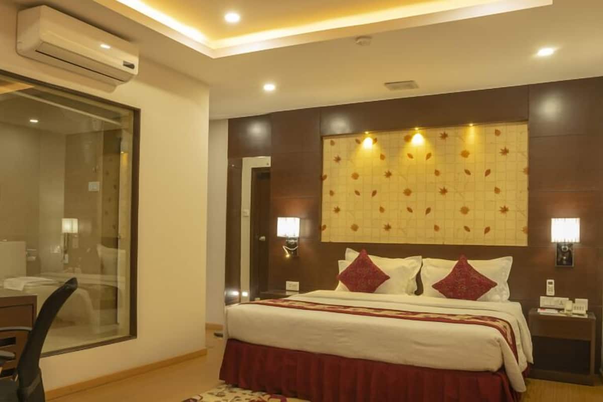 Imperial Suite | 1 bedroom, in-room safe, desk, soundproofing