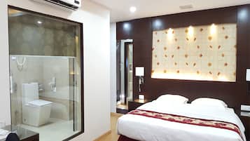 Royal Suite | In-room safe, desk, soundproofing, free WiFi