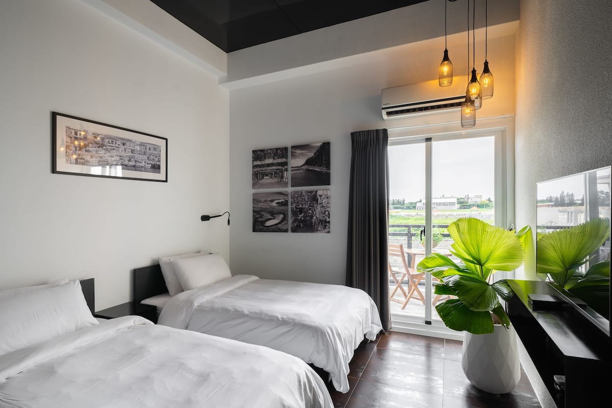 Ropa de cama de alta calidad, escritorio y cortinas blackout 