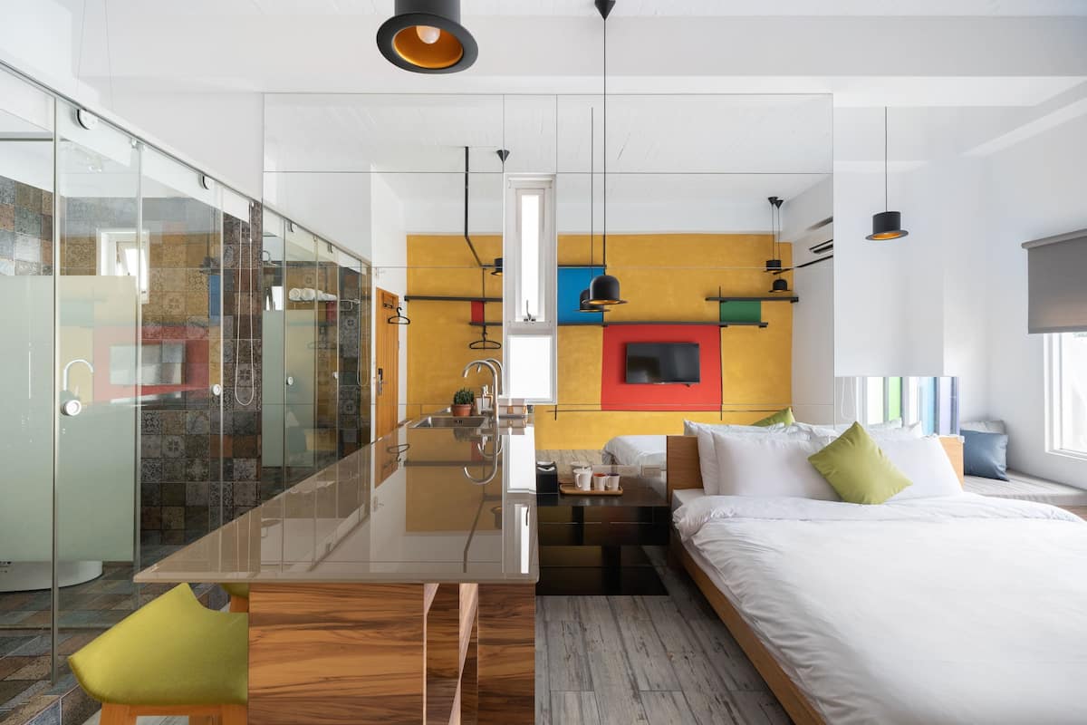 Ropa de cama de alta calidad, escritorio y cortinas blackout 