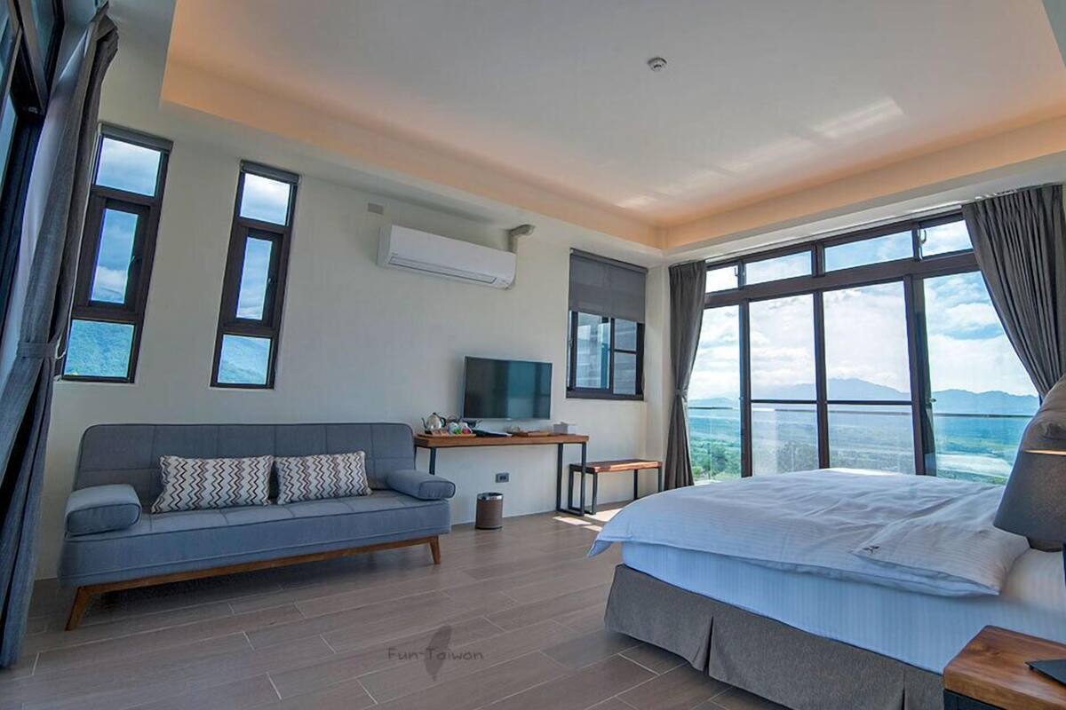 Deluxe Double Room, 1 King Bed, Valley View | Blackout drapes, soundproofing, WiFi (free), individually decorated