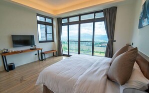 Panoramic Double Room, 1 King Bed, Mountain View | Individually decorated, individually furnished, blackout drapes - Yulaikung B&B (Luye)