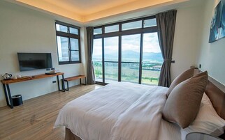 Decoración personalizada, muebles diferentes y cortinas blackout 