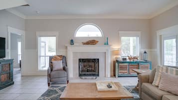 Maison, plusieurs lits, vue mer | Coin séjour | Télévision à écran plat