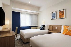 Room, 2 Twin Beds | Desk, laptop workspace, blackout drapes, free WiFi - Four Points Flex by Sheraton Kobe Sannomiya (Kobe)