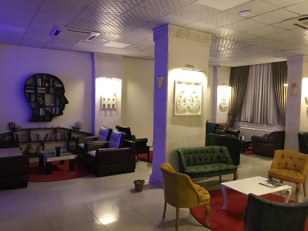 Lobby lounge
