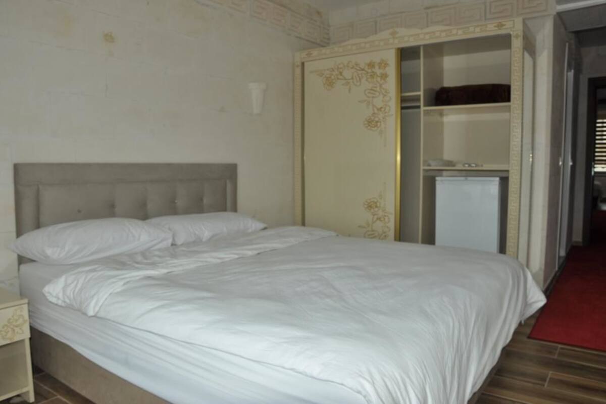 Quarto casal, 1 quarto | Roupas de cama premium, frigobar, cofres nos quartos, escrivaninha