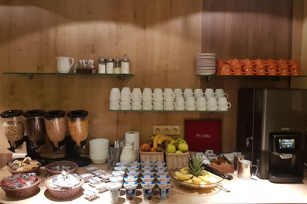 Free daily buffet breakfast