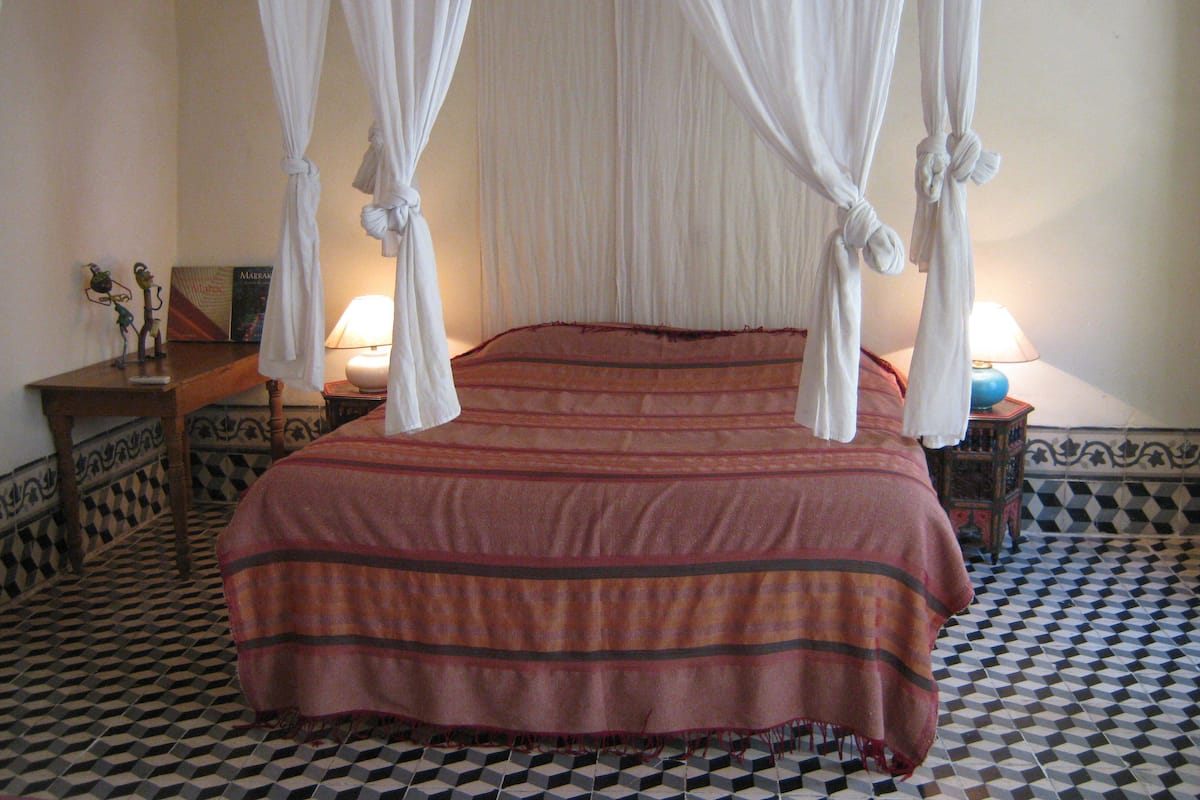 Cortinas blackout, wifi gratis y decoración personalizada 