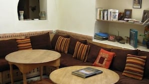Lobby sitting area - Douarskoll (Marrakech)