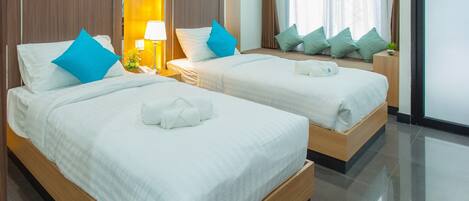 Habitación estándar con 2 camas individuales, 2 camas individuales, lanai | Caja de seguridad en la habitación, camas extra y wifi gratis