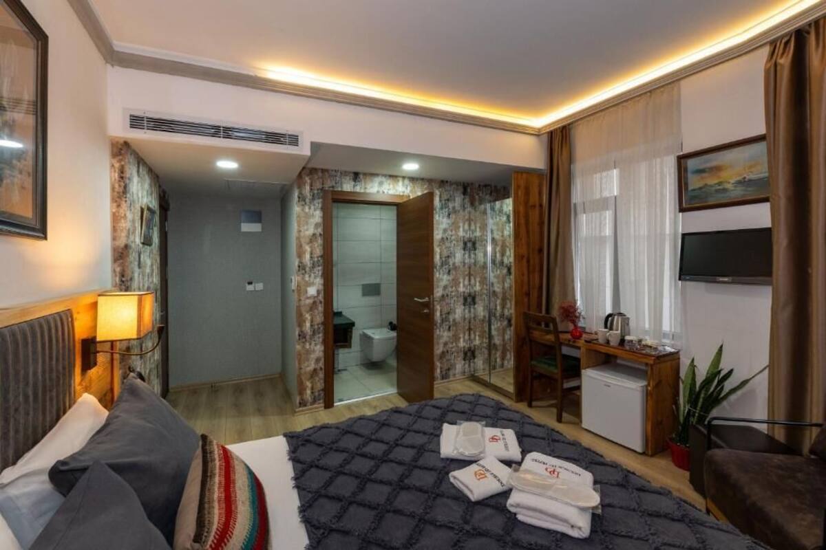 Room, Corner | Premium bedding, minibar, in-room safe, desk