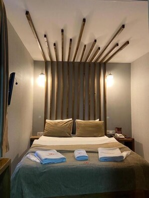Phòng Economy | Bộ đồ giường cao cấp, minibar, két bảo mật tại phòng, bàn 