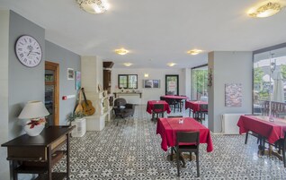 Breakfast, lunch, dinner served; Turkish cuisine 