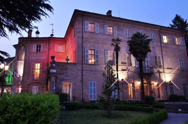 Façade de l’hébergement  – soirée/nuit