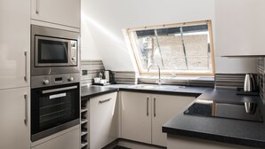 Coffee/tea maker, fridge, microwave, oven - The Vermont ApartHotel (Newcastle-upon-Tyne)