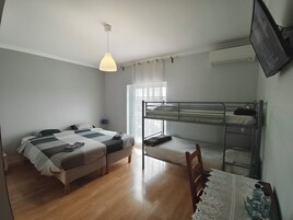 Economy Triple Room | Free WiFi, bed sheets