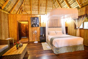 Premium bedding, in-room safe, individually decorated - Parkview Safari lodge (Kichwamba)