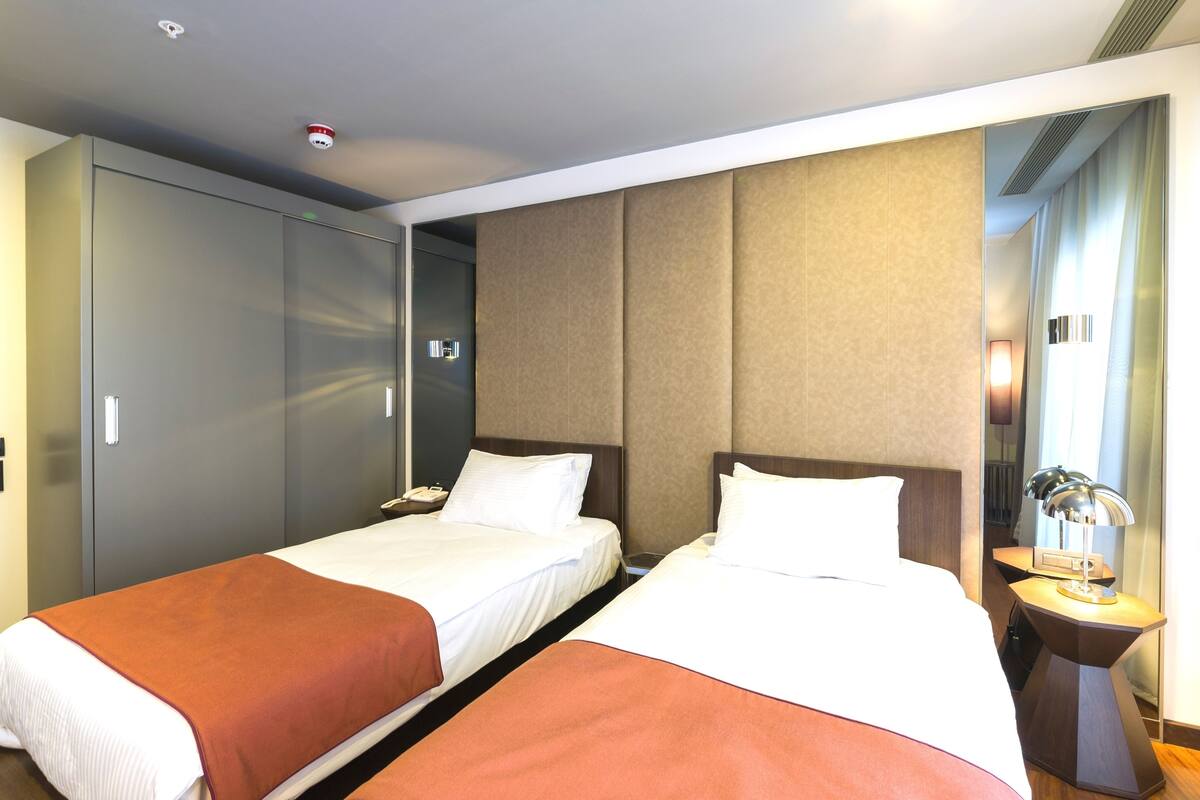 Premium bedding, minibar, in-room safe, desk